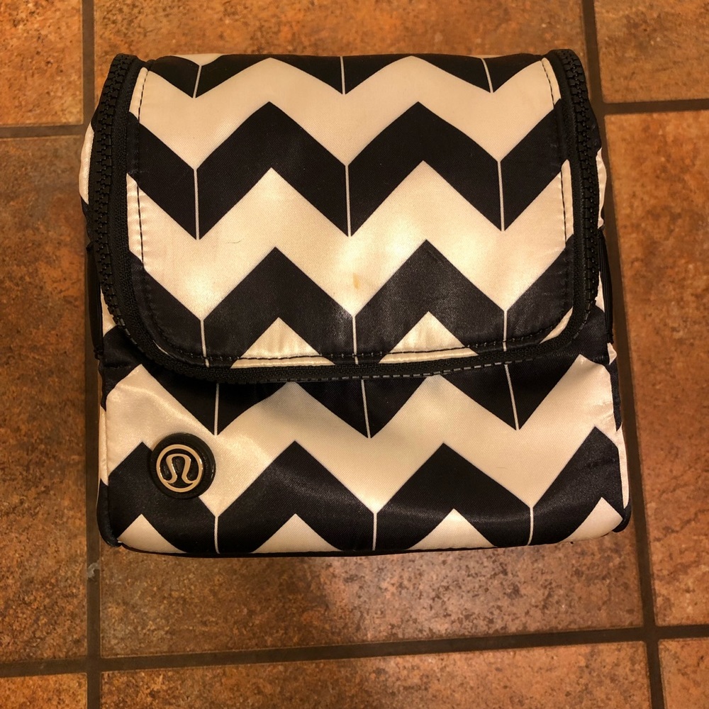 🍋 lululemon sink shower travel kit *toiletry bag*